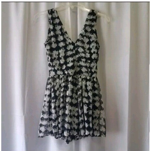 Asos petite printed black and white romper size 1 - Picture 1 of 4